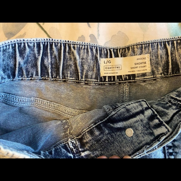 $$$2/$30 Elastic waist denim shortie shirts with acid wash! Retro! - Picture 4 of 4
